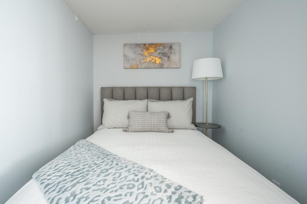 Globalstay Yonge St Condos Toronto Bagian luar foto