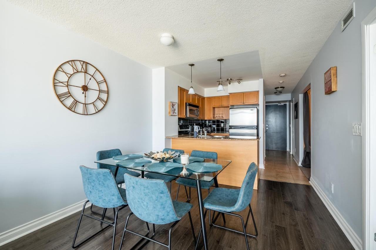 Globalstay Yonge St Condos Toronto Bagian luar foto