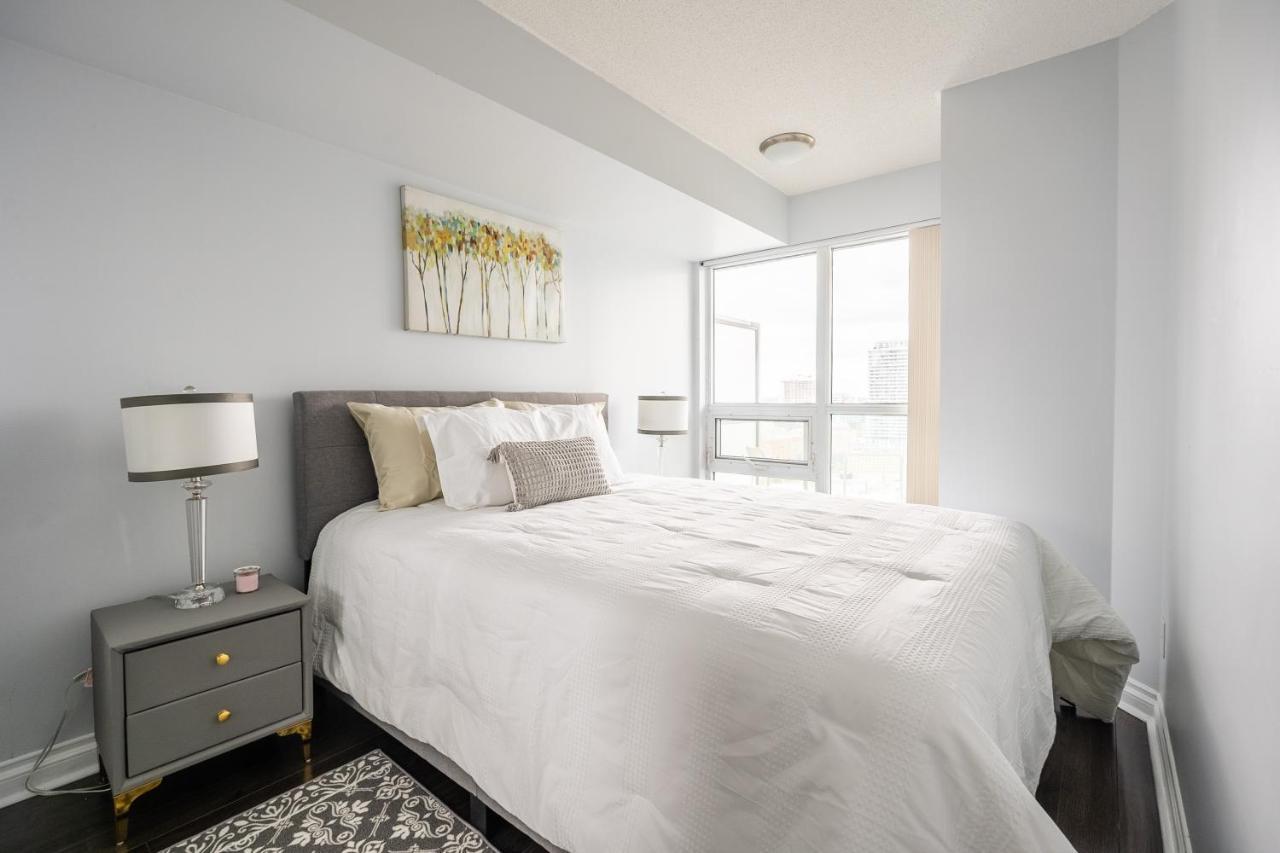 Globalstay Yonge St Condos Toronto Bagian luar foto
