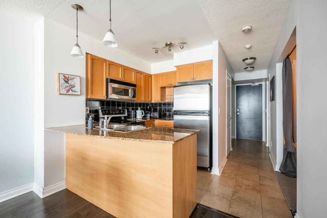 Globalstay Yonge St Condos Toronto Bagian luar foto