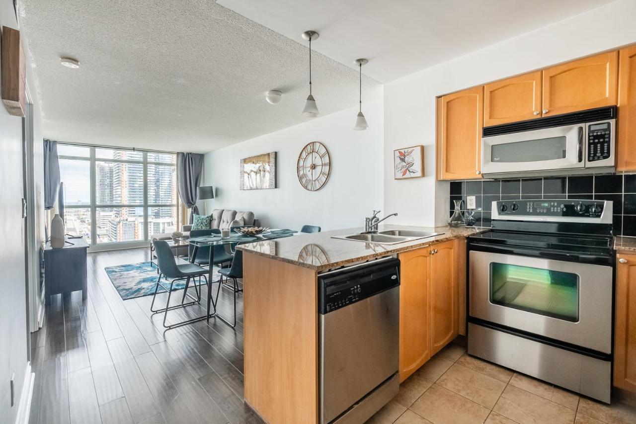 Globalstay Yonge St Condos Toronto Bagian luar foto