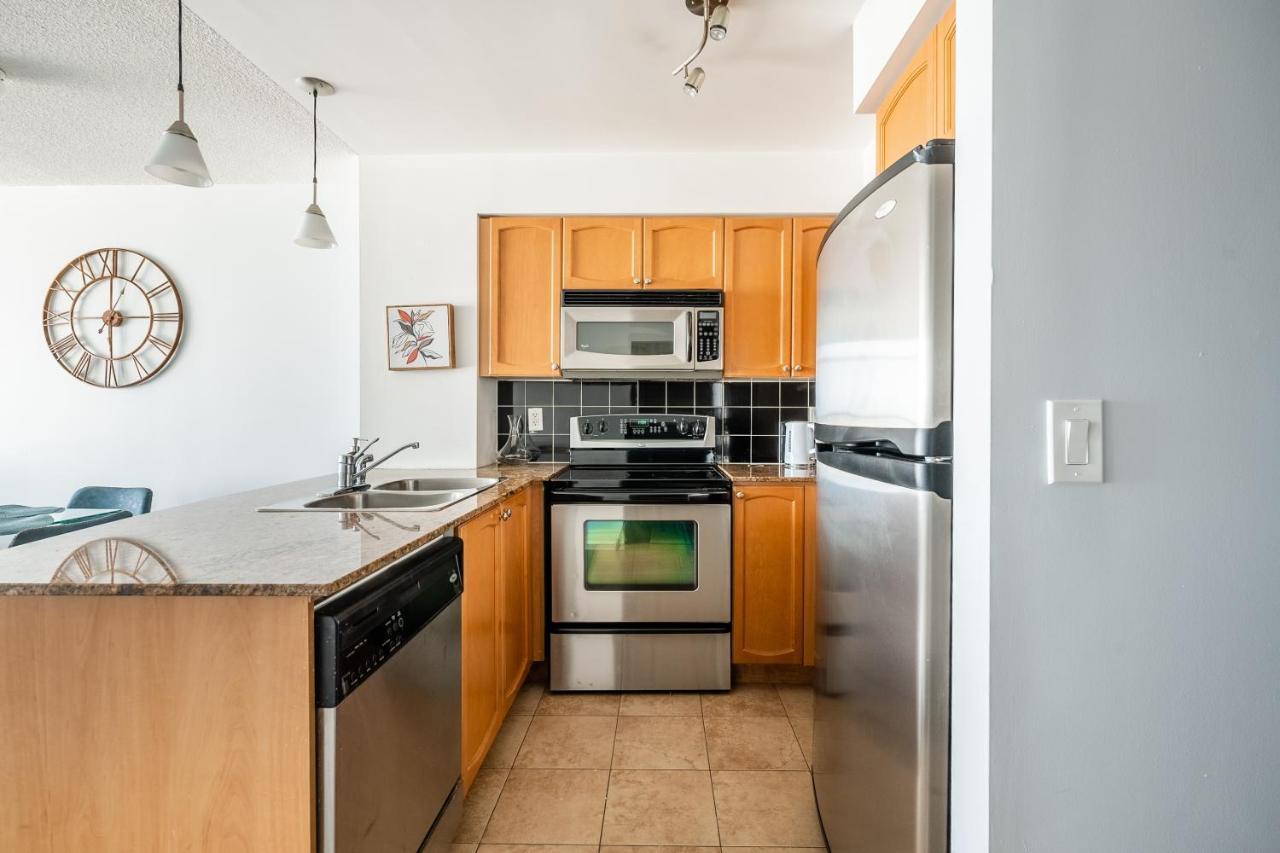 Globalstay Yonge St Condos Toronto Bagian luar foto