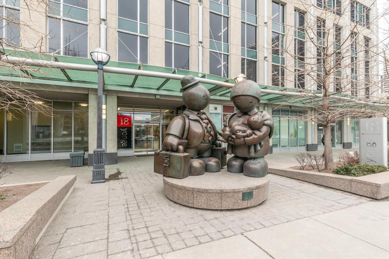 Globalstay Yonge St Condos Toronto Bagian luar foto