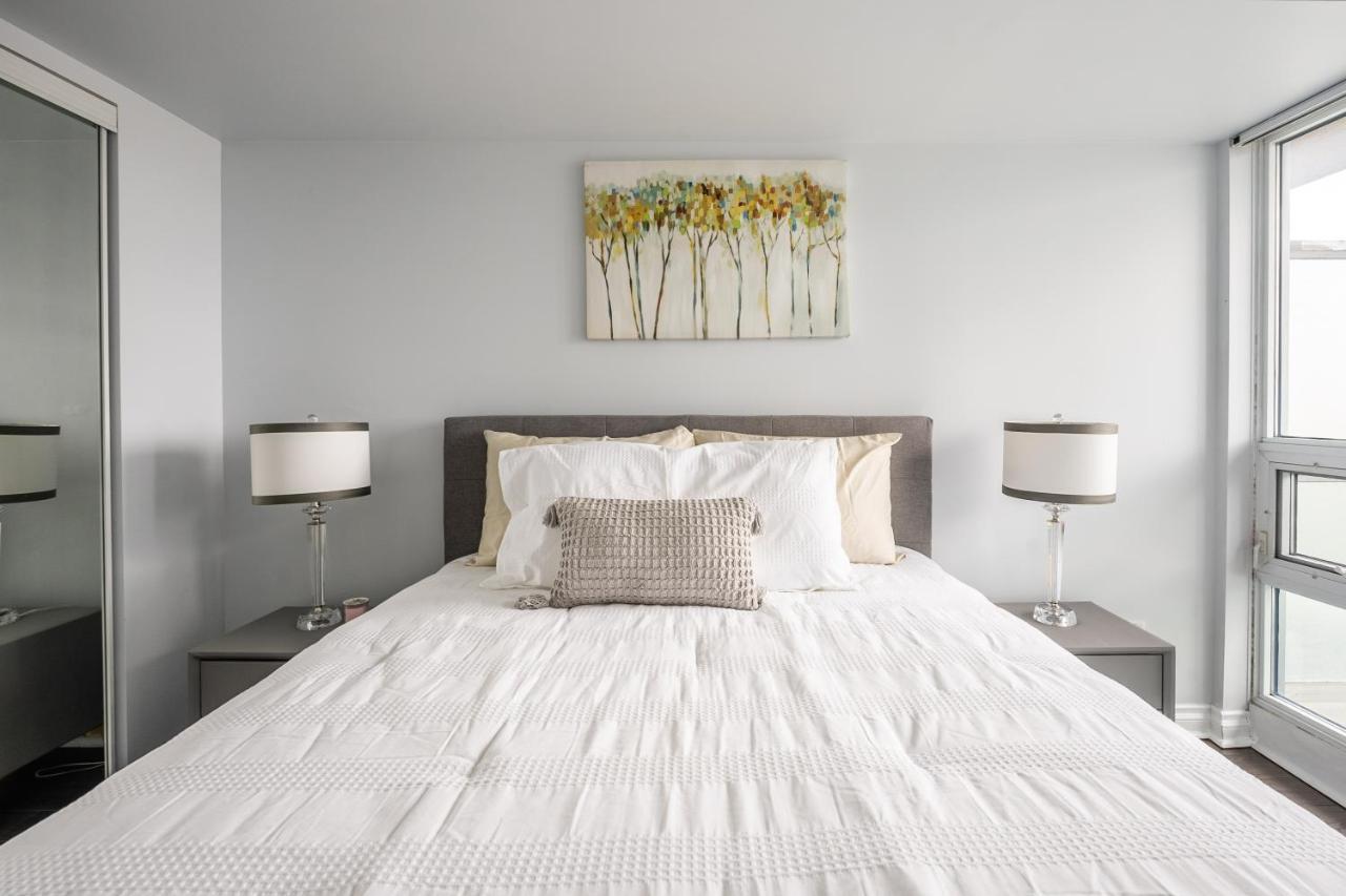 Globalstay Yonge St Condos Toronto Bagian luar foto