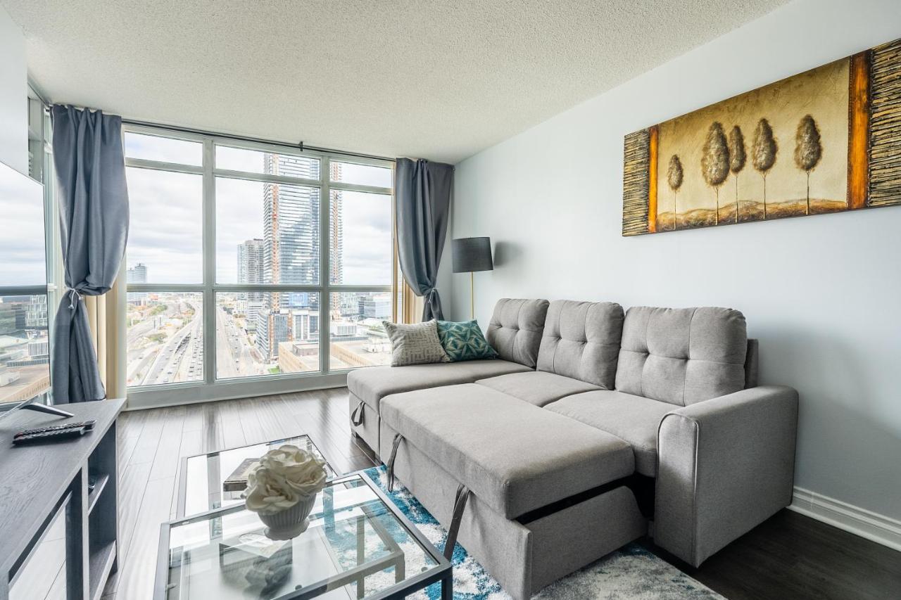 Globalstay Yonge St Condos Toronto Bagian luar foto