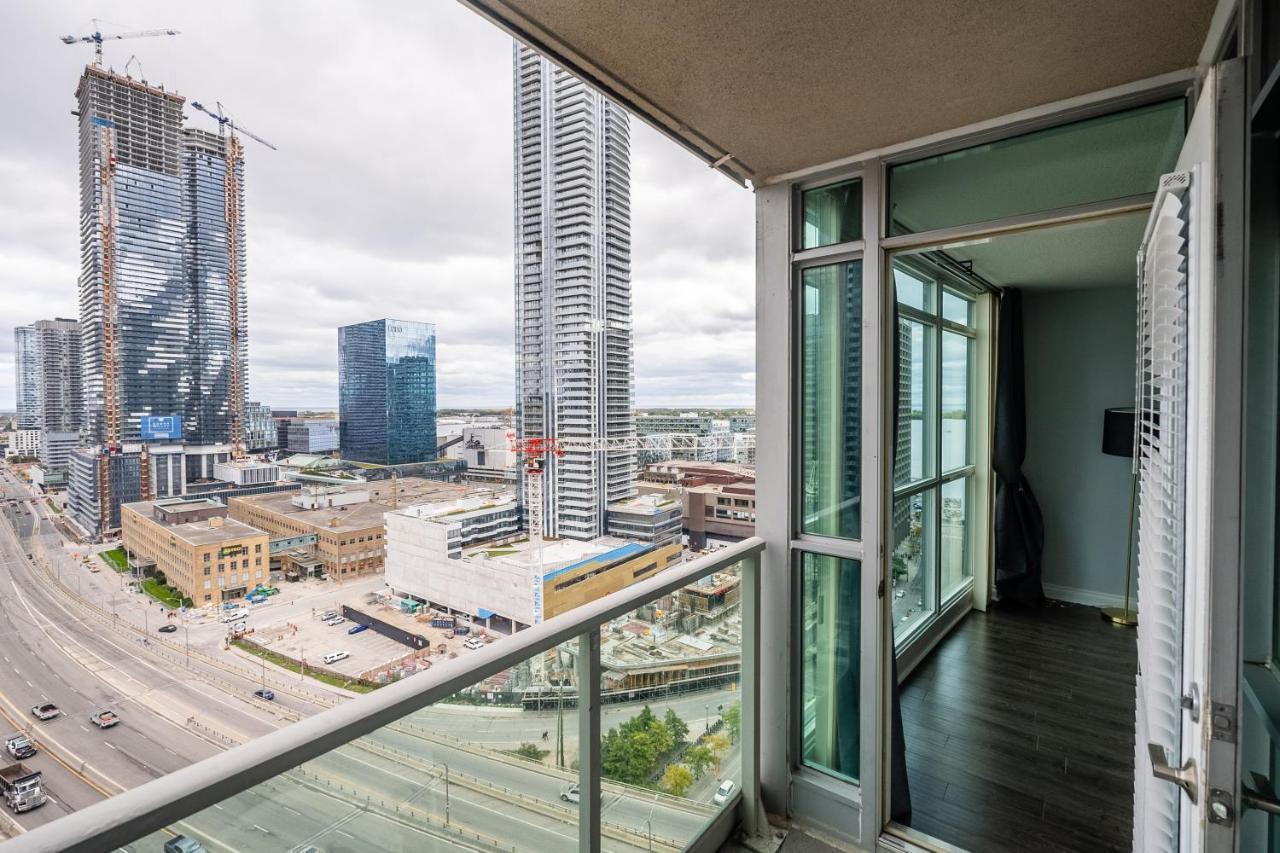 Globalstay Yonge St Condos Toronto Bagian luar foto