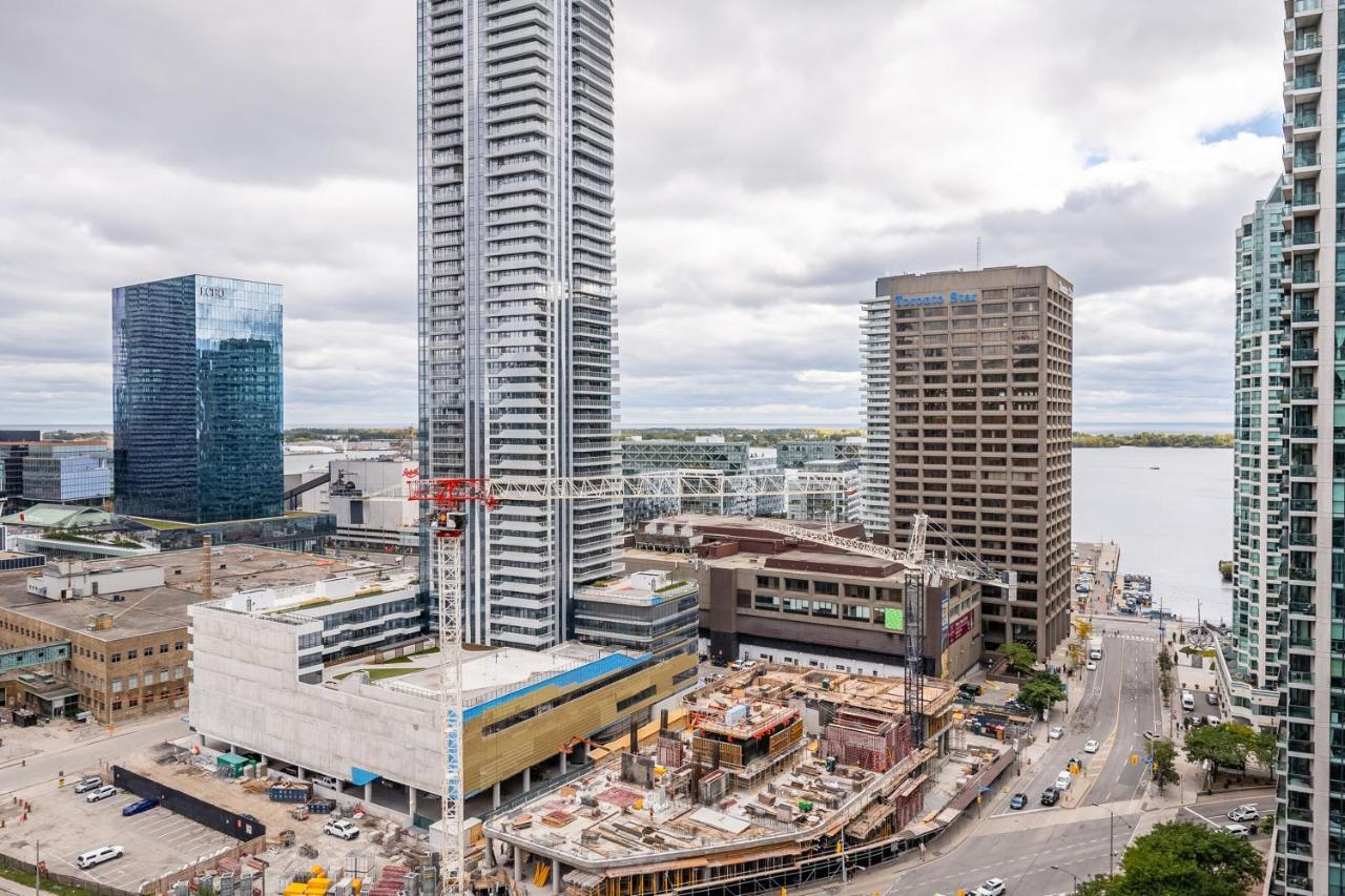 Globalstay Yonge St Condos Toronto Bagian luar foto