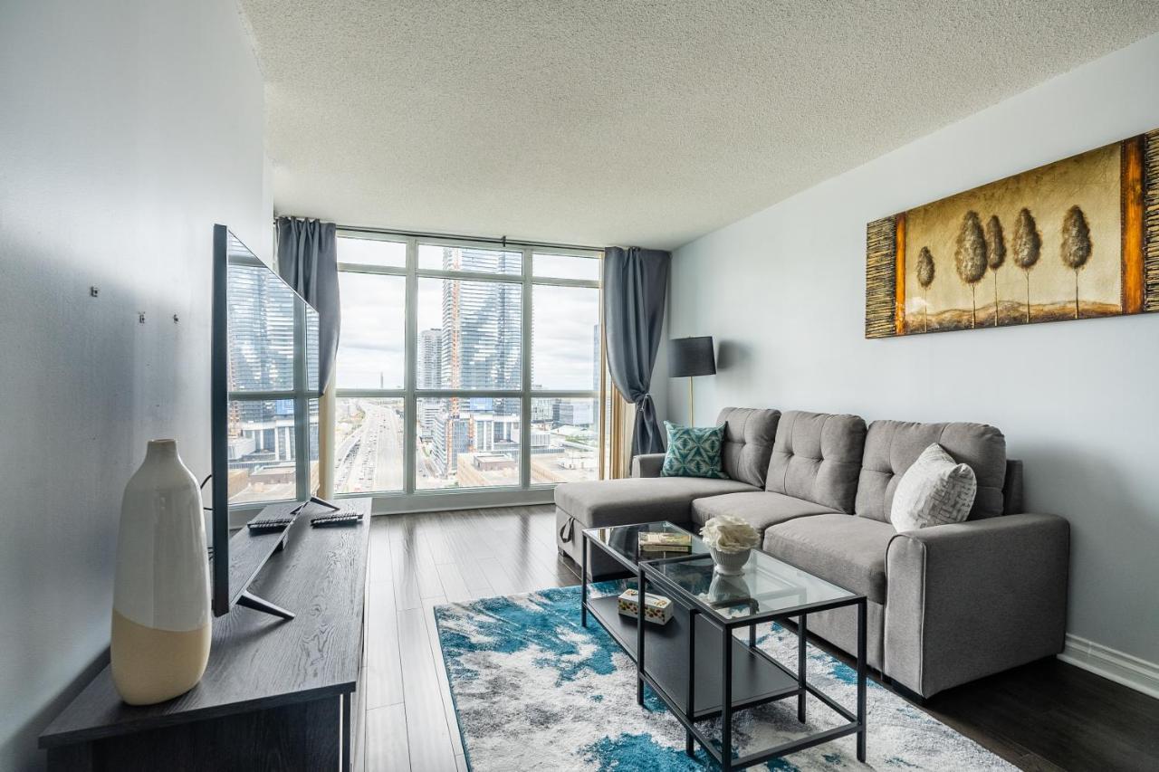 Globalstay Yonge St Condos Toronto Bagian luar foto