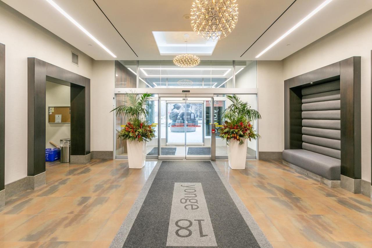 Globalstay Yonge St Condos Toronto Bagian luar foto