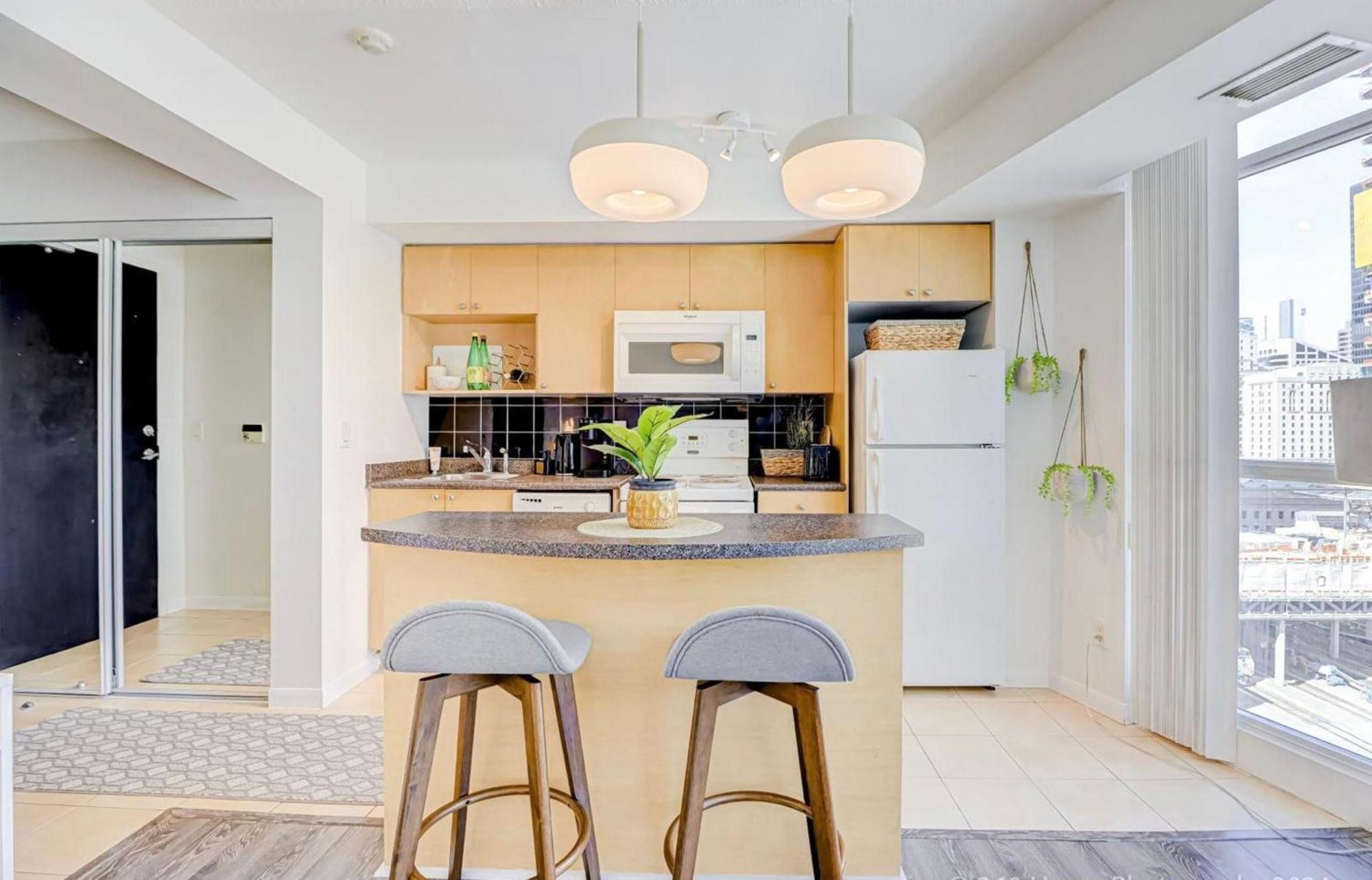 Globalstay Yonge St Condos Toronto Bagian luar foto