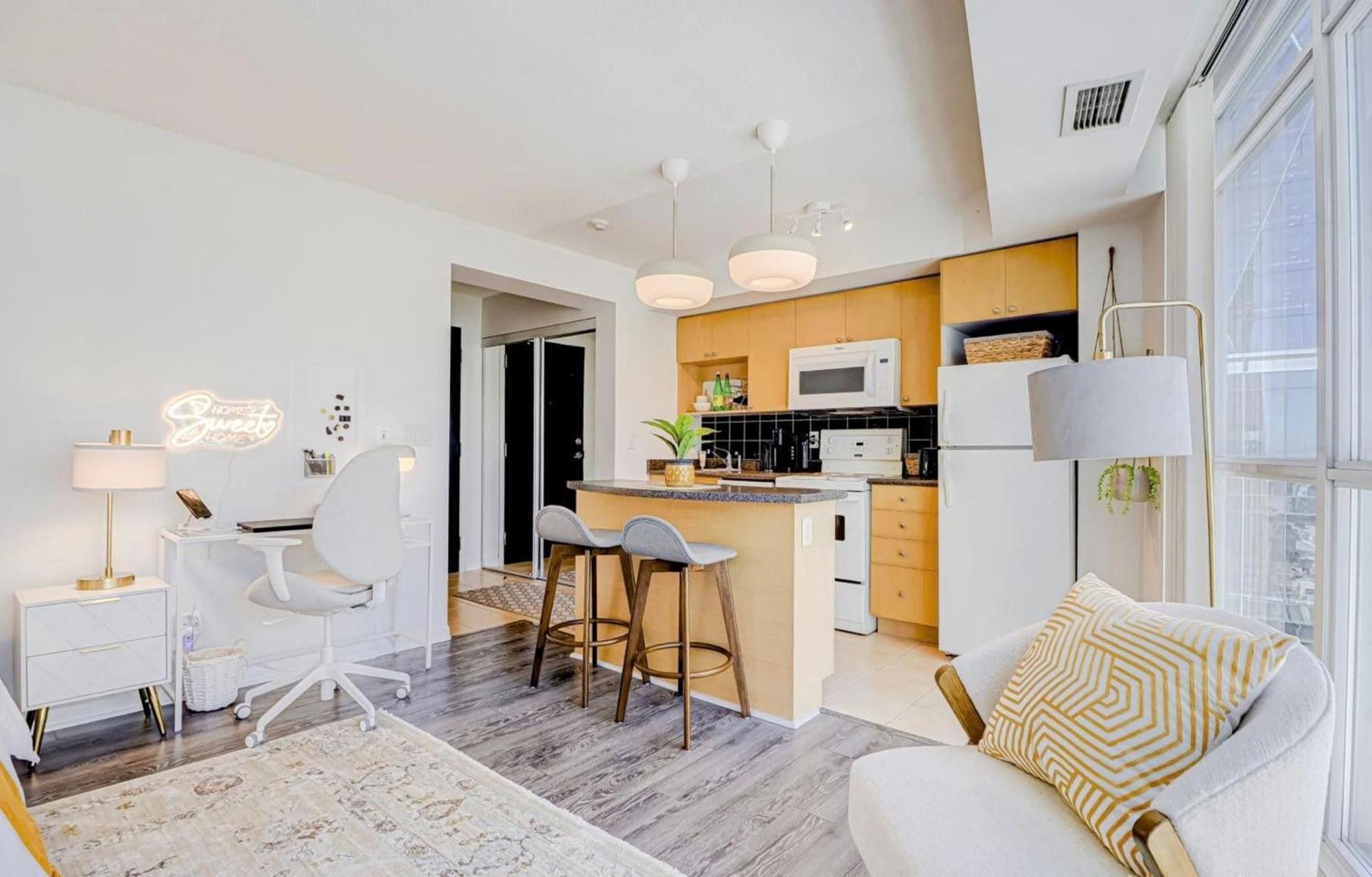 Globalstay Yonge St Condos Toronto Bagian luar foto