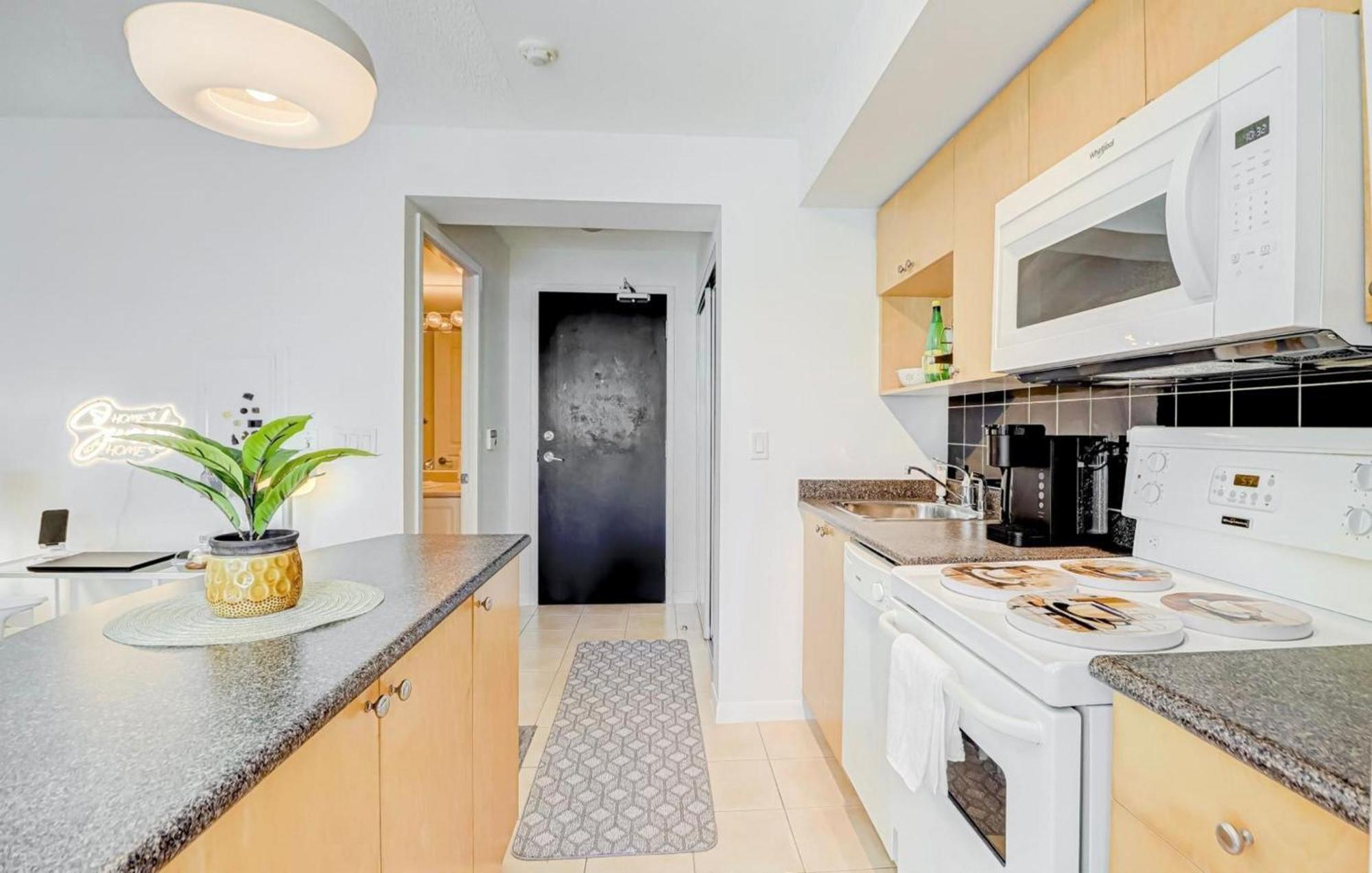 Globalstay Yonge St Condos Toronto Bagian luar foto