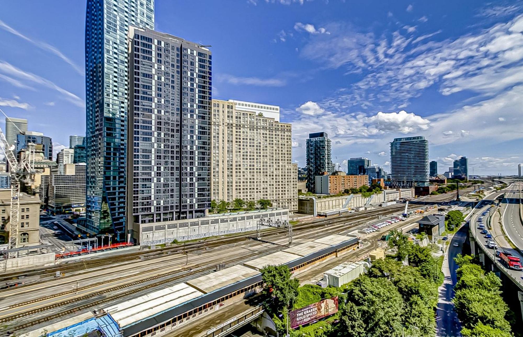 Globalstay Yonge St Condos Toronto Bagian luar foto